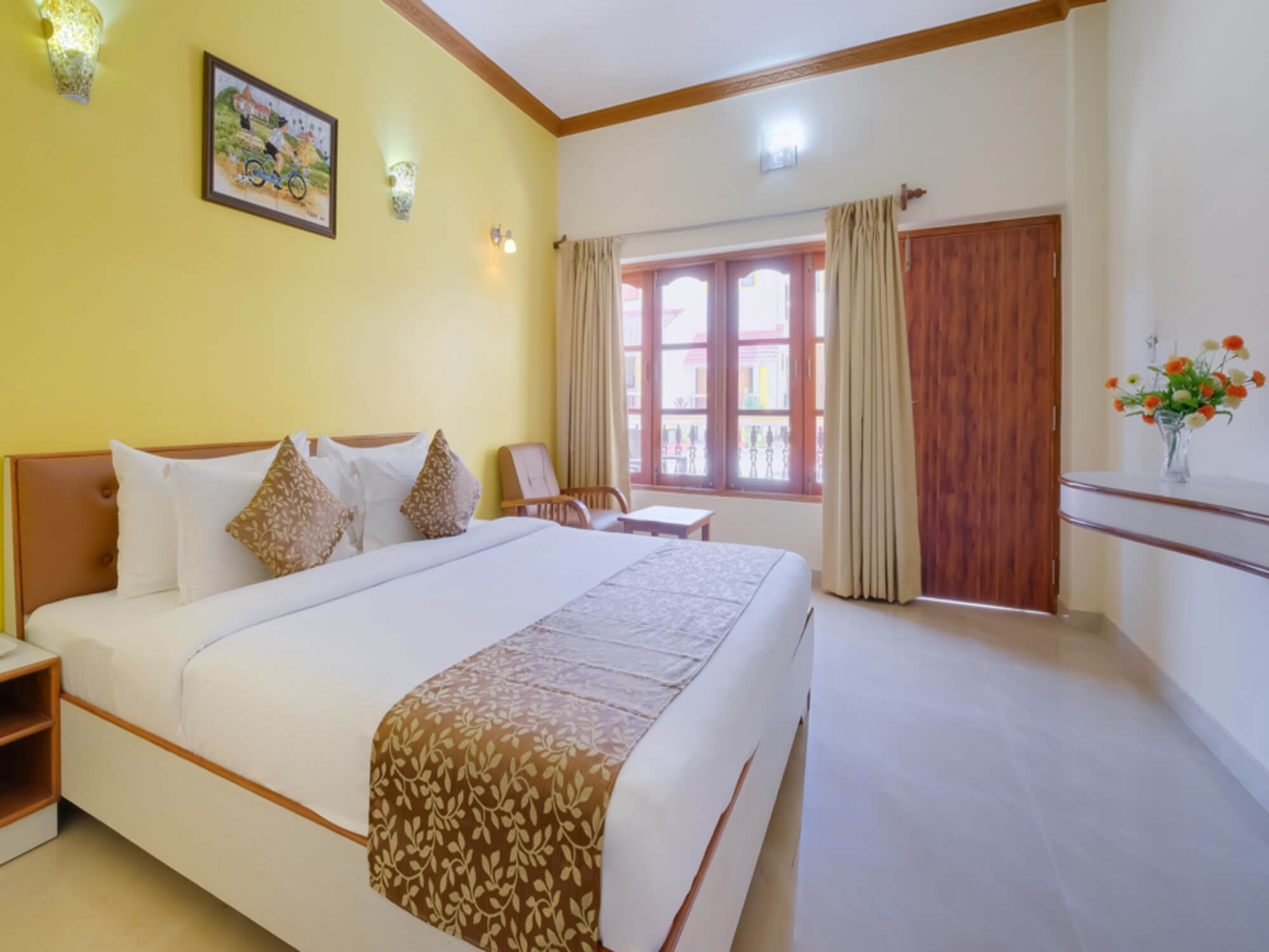 Courtyard View Room